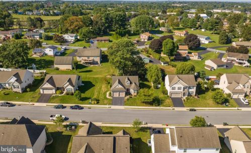 25 Summerlyn Dr, Ephrata PA  17522-9331 exterior