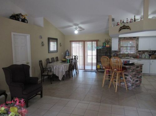 2911 10th Ter, Cape Coral, FL 33993-5770