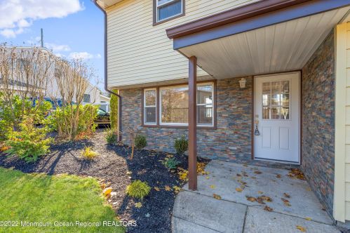3 Fox Dr, Hazlet NJ  07730-1410 exterior