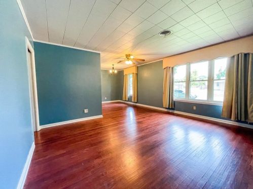 2302 Dunloe Ave, Dallas, TX 75228-2926