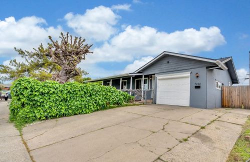 7212 Thomas Dr, North Highlands, CA 95660-3337