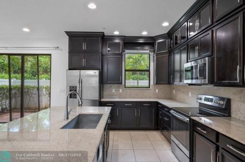 20934 1st St, Hollywood, FL 33029-2171