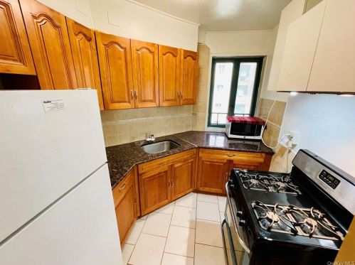 1519 Metropolitan Ave, Bronx, NY 10462-6127