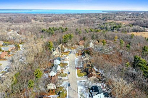 225 Traders Point Ln, Green Bay WI  54302-5236 exterior