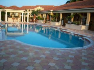 107 Villa Cir, Boynton Beach FL  33435-8902 exterior