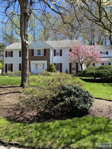 367 Eastwood Ct, Englewood, NJ 07631-3109