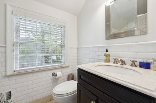 5 Walnut Ct, South Orange NJ  07079-1627 exterior