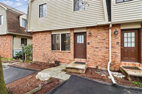 105 Columbus Pl, Stamford, CT 06907-1646