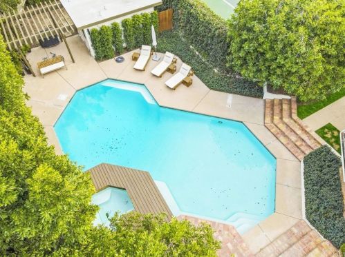 5242 Amestoy Ave, Van Nuys CA 91406-2112 exterior