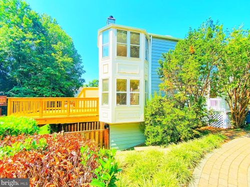 2059 Whisperwood Glen Ln, Herndon VA  20191-4123 exterior