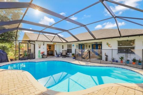 423 38th St, Cape Coral, FL 33914-5855