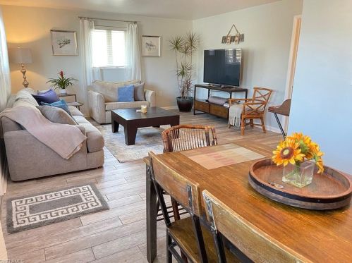 576 101st Ave, Naples FL  34108-3201 exterior