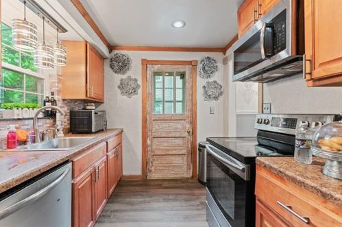 5105 White Oak Dr, Verona PA  15147-1809 exterior