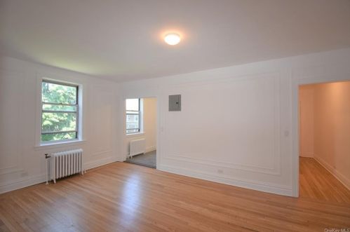445 Gramatan Ave, Mount Vernon NY  10550-1360 exterior