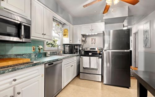 1727 Park Ave, New Hyde Park NY  11040-4057 exterior