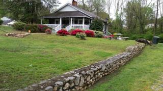 4515 Holland Rd, Greensboro, NC 27405-2814