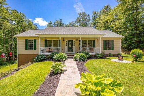 90 Helms Pond Ln, Austinville, VA 24312-3572