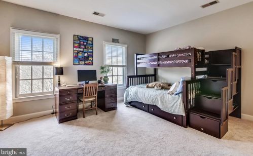 19228 Charandy Dr, Leesburg VA 20175-7215 exterior