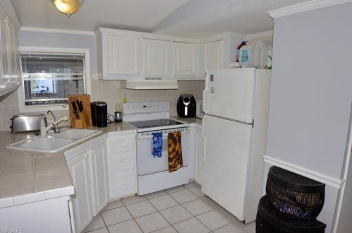 30 Emily Ln, Fort Myers Beach FL  33931-2933 exterior