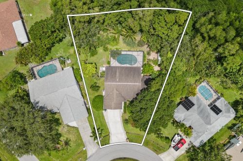 6906 Hershy Cir, Fort Pierce, FL 34983-1319