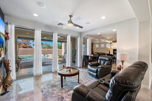 550 Emerson St, Chandler AZ  85248-4700 exterior