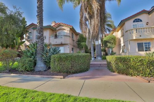 818 Emerald St, San Diego, CA 92109-2739