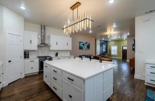 2006 Alaska Ave, Dallas, TX 75216-1934