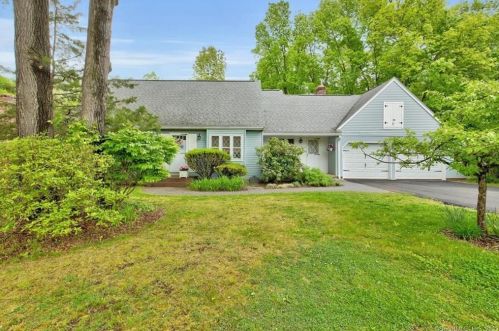 174 Valley View Rd, Manchester, CT 06040-6944