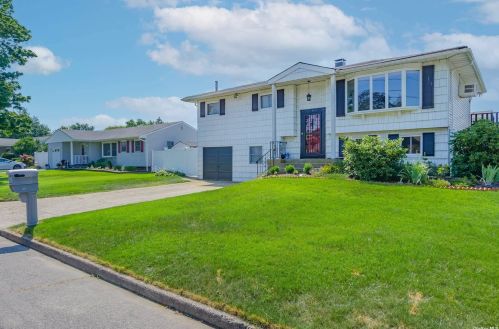 32 Van Buren Ave, South Setauket, NY 11720-3222