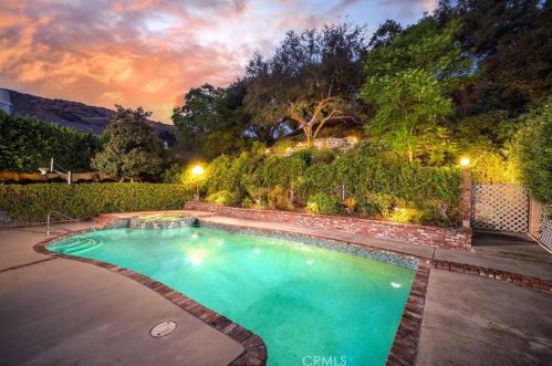 1022 Oak Canyon Ln, Glendora CA  91741-2256 exterior