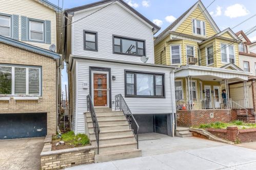 25 32nd St, Bayonne, NJ 07002-4708