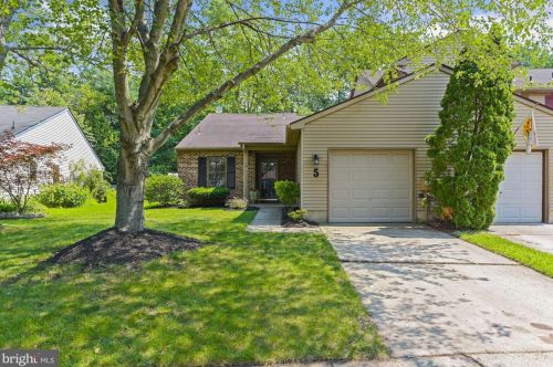 5 Oleander Dr, Mount Laurel, NJ 08054-3601