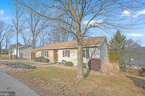 549 Pine St, Primrose, PA 17901-8516