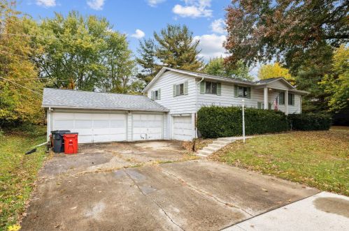 209 Oak Meadow Dr, Pataskala, OH 43062-8749