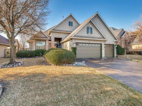 9005 Crestview Dr, Denton, TX 76207-8615