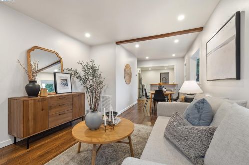 6711 Laird Ave, Oakland CA  94605-2133 exterior