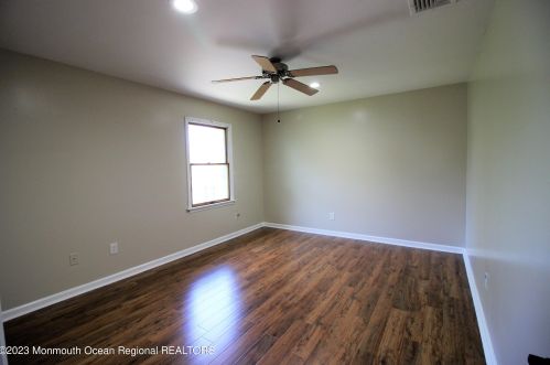 233 Keller St, Berkeley Township NJ  08721-3583 exterior