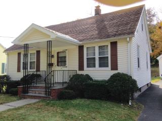 12 Sylvester St, Kingston, NY 12401-3116