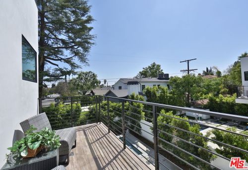 5128 Noble Ave, Van Nuys CA  91403-1376 exterior