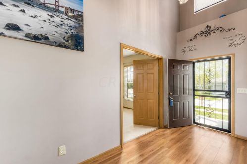 376 Enos Loomis St, Pataskala OH  43062-8160 exterior