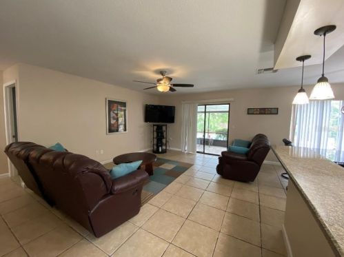 343 Hidden Lake Dr, Sanford, FL 32773-5578