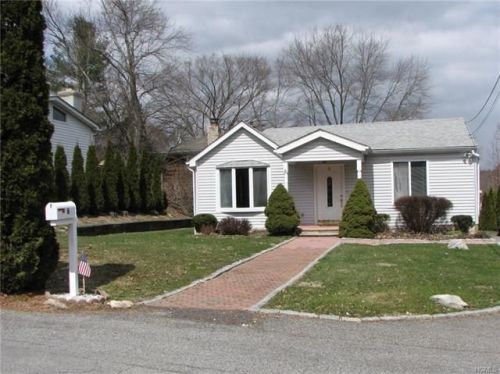 6 Elm Ln, Mahopac NY  10541-5530 exterior