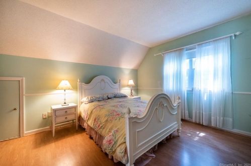 10 Baldwin Dr, Waterford CT  06385-2708 exterior