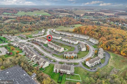 241 Country Ridge Dr, Red Lion, PA 17356-8866