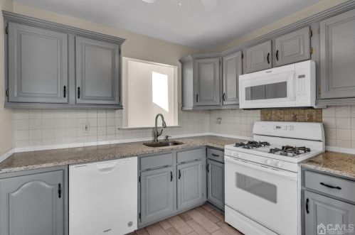 9 Portsmouth Dr, Old Bridge NJ  08857-3116 exterior