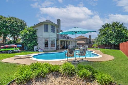 2213 Brooklake St, Denton TX  76207-1623 exterior