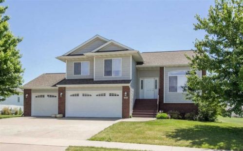 706 Wood Lily Rd, Twin View Heights, IA 52333-9429