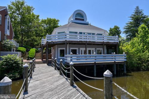 7604 Lakeside Village Dr, Falls Church VA  exterior