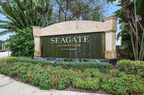 4315 Lakewood Dr, Delray Beach FL  33445-9004 exterior