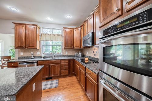18115 Camdenhurst Dr, Gainesville, VA 20155-6241